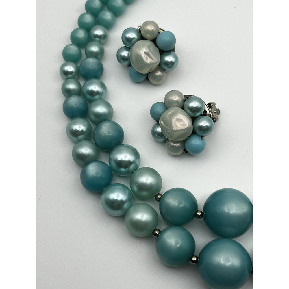 VTG Acrylic Seafoam Graduated Pearlescent Necklace Cluster Clip On Earrings Set
